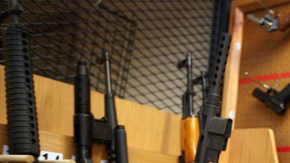 Bajo sospechas de realizar transacciones ilegales, un total de 10,538 tiendas de armas fueron investigadas por agentes de la Oficina Federal de Alcohol, Tabaco, Armas de Fuego y Explosivos (ATF), en 2010.