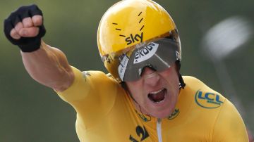 El ciclista británico celebra tras imponerse en la penúltima etapa del Tour de Francia, la contrarreloj.