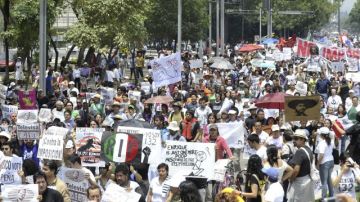 Protestan contra la "imposición" de Enrique Peña Nieto como ganador de los comicios presidenciales en México.