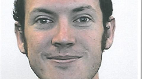 James Holmes entró en el teatro disfrazado del villano Bane, lanzó granadas lacrimógenas y empezó a tirotear a la gente.