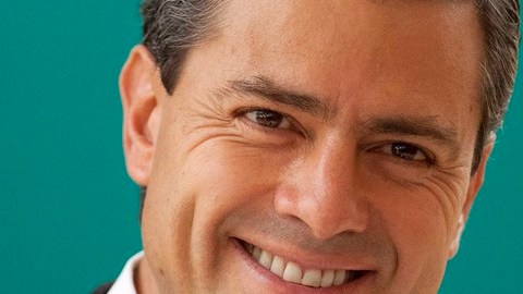 Enrique Peña Nieto, de la coalición Compromiso por México, en una  conferencia de prensa en el Distrito Federal.