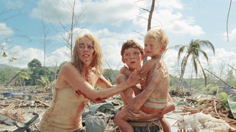 Naomi Watts y Tom Holland en una escena de 'The Impossible'.
