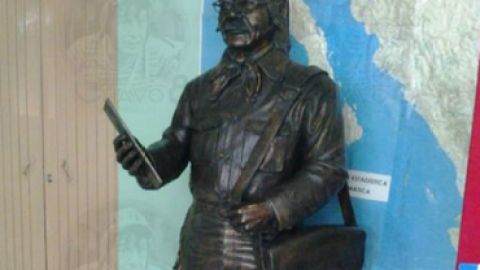 Estatua de Jaimito El Cartero.
