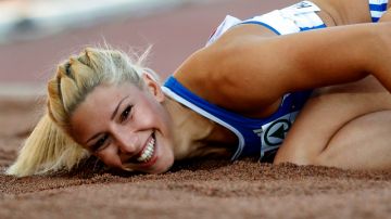 La griega Voula Papachristou, aquí después de realizar un triple salto, cometió un error que le costó participar en Londres 2012.