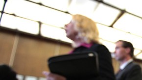 Genevieve Huízar, madre de Manuel Díaz, mostró una hoja en la que su hijo describió sus deseos de cambiar de vida.