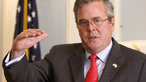 Bush criticó al presidente Barack Obama diciendo que está dividiendo deliberadamente al país como estrategia de campaña.