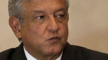 El candidato presidencial de la izquierda, Andrés Manuel López Obrador, presentó pruebas de presunta compra de voto.