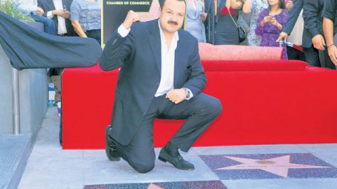 Pepe Aguilar recibió ayer la estrella 2,474 del Paseo de la Fama.