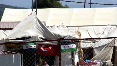 Unos niños jugaban en el campamento de refugiados de Boynuyogun, provincia de Hatay, Turquía (vecino de Siria), el jueves.