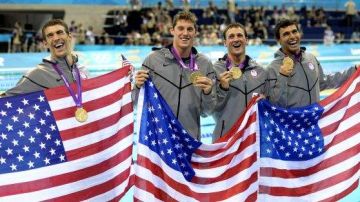 Razones para estar feliz tiene y de sobra el nadador estadounidense Michael Phelps.