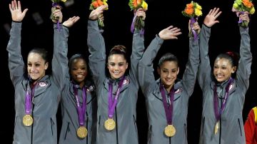 El equipo de gimnasia artística femenil que ganó la medalla de oro en Londres 2012