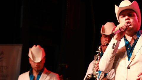 Los integrantes de la banda dijeron que 'Acércate' es una colaboración con el grupo Crudos Tribal.