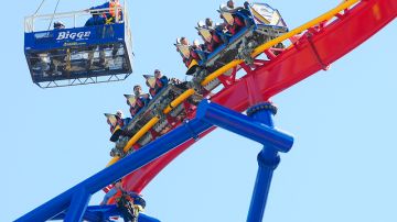 'Superman Ultimate Flight' es la nueva montaña rusa de  Six Flags Discovery Kingdom, en Vallejo; se inauguró el 30 de junio.