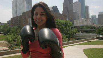 Está la boxeadora de peso mosca Marlen Esparza, de 23 años y quien, en busca de una medalla olímpica, medirá fuerzas el próximo 6 de agosto contra la ganadora del combate entre una pugilista brasileña y otra venezolana.