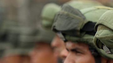 Soldados del Ejército de Colombia contribuyen a 'llevar a un mínimo histórico la producción de narcóticos'.