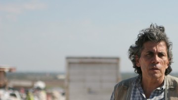 Bernardo Ruiz (der.), director de 'Reportero', con el periodista Sergio Haro Cordero.