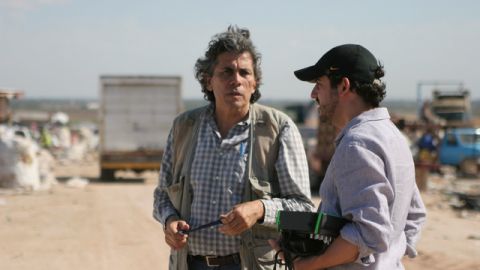 Bernardo Ruiz (der.), director de 'Reportero', con el periodista Sergio Haro Cordero.
