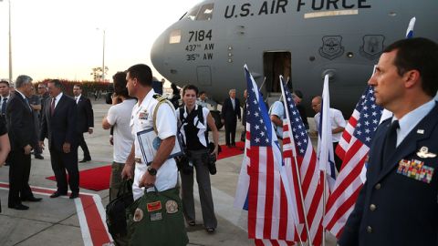 Leon Panetta, secretario de Defensa de Estados Unidos, en el momento de su llegada ayer a Tel Aviv, Israel.