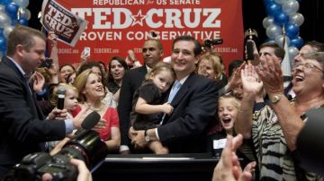 Líderes políticos conservadores, como la ex gobernadora de Alaska, Sarah Palin y el senador Jim DeMint, respaldaron la campaña de Cruz.