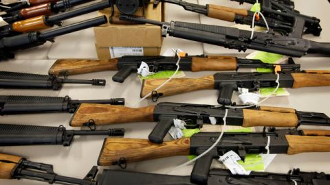 Las paradas de tráfico no llevaron a un mayor número de decomisos de armas. (AP/archivo)