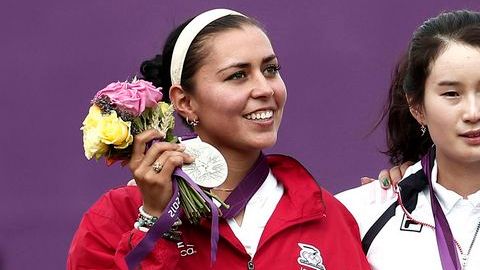 Las mexicanas Aída Román y Mariana Avitia ganaron las medallas de plata y bronce, respectivamente, en la competencia de Tiro con Arco individual femenino en Londres 2012.