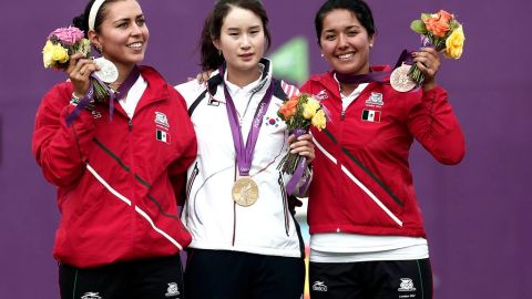 Las mexicanas Aída Román y Mariana Avitia ganaron las medallas de plata y bronce, respectivamente, en la competencia de Tiro con Arco individual femenino en Londres 2012.