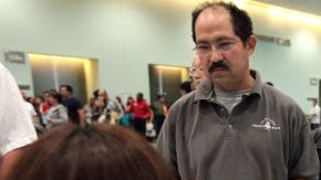 Miles de propietarios en California, deben más que el valor actual de sus casas y acuden a eventos en busca de ayuda.