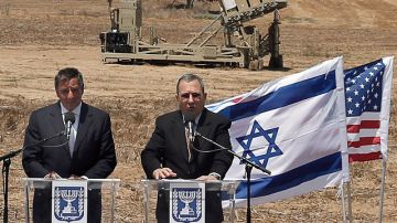 El secretario de Defensa de EEUU, Leon Panetta, y el ministro de Defensa de Isrsael, Ehud Barak, en una advertencia a Irán.