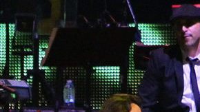 Marco Antonio Solís (izq.), Chayanne (centro) y Marc Anthony en su show en Miami.