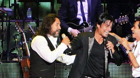 Marco Antonio Solís (izq.), Chayanne (centro) y Marc Anthony en su show en Miami.