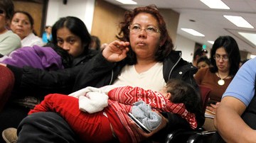 Imagen de archivo de indocumentados que luchan porque no los separen de sus hijos.