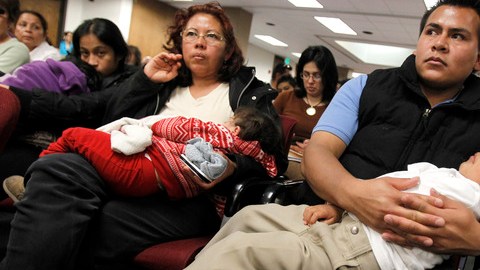 Imagen de archivo de indocumentados que luchan porque no los separen de sus hijos.