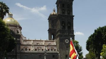 El excandidato presidencial de la izquierda, Andrés Manuel López Obrador, hablaba ayer  en visita a la ciudad de Puebla.