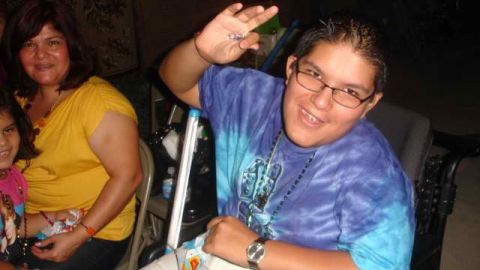 Necesita una rampa. Habrá un bingo bailable a beneficio de Gilbert Piña.