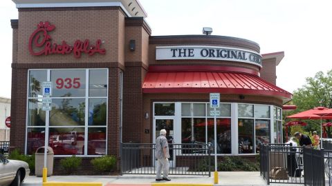 Restaurante de la cadena Chick-Fil-A en el suburbio de Schaumburg, Illinois