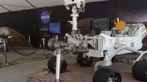 Un modelo del explorador Mars Science Laboratory Curiosity, en el Jet Propulsion Laboratory en Pasadena, California.