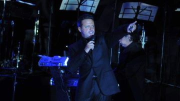 Luis Miguel durante un concierto en Punta del Este Uruguay el 20 de febrero de 2012.