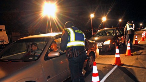 Los retenes han servido a la policía de Escondido para entregar a más de 800 personas a las autoridades de inmigración.