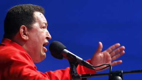 Hugo Chávez habla en un evento electoral en Caracas.