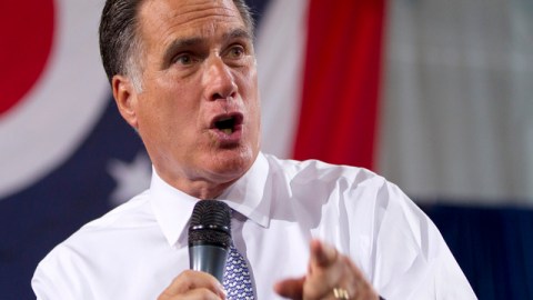 El virtual candidato Mitt Romney cuando hablaba en Bowling Green, Ohio.