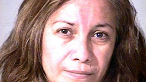 Grisel Ramirez trató de robar a una bebé en una bolsa.