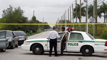 La Policía del condado de Miami-Dade acordonó el área y usó equipos especiales para detectar explosivos.
