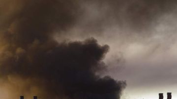 El fuego inicióla noche del lunes en la refinería de Chevron.