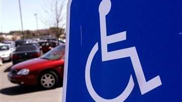 Estacionamiento para discapacitados.