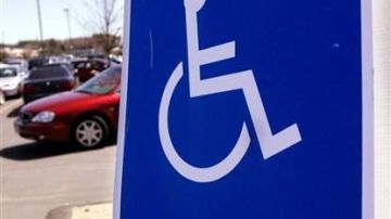 Estacionamiento para discapacitados.