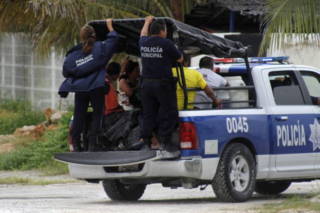 Residentes de El Majahual, en el estado de Quintana Roo, fueron evacuados por las autoridades.