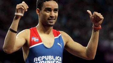 Luguelín Santos, medallista de plata en Londres 2012, entrena y estudia en Puerto Rico.