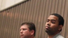 Genevieve Huizar, madre de la víctima  Manuel Díaz, dijo que las marchas pacíficas deben continuar.