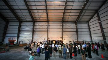 El recién construido pabellón de exhibición temporal 'Samuel Oschin Space Shuttle Endeavor Pavilion', albergará el transbordador.