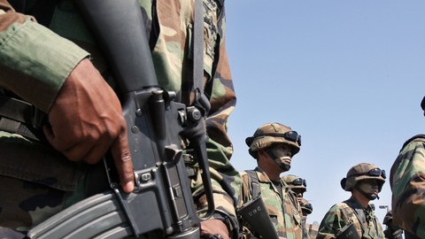 Fuerzas militares  vigilaban  un evento en  Tijuana, México.